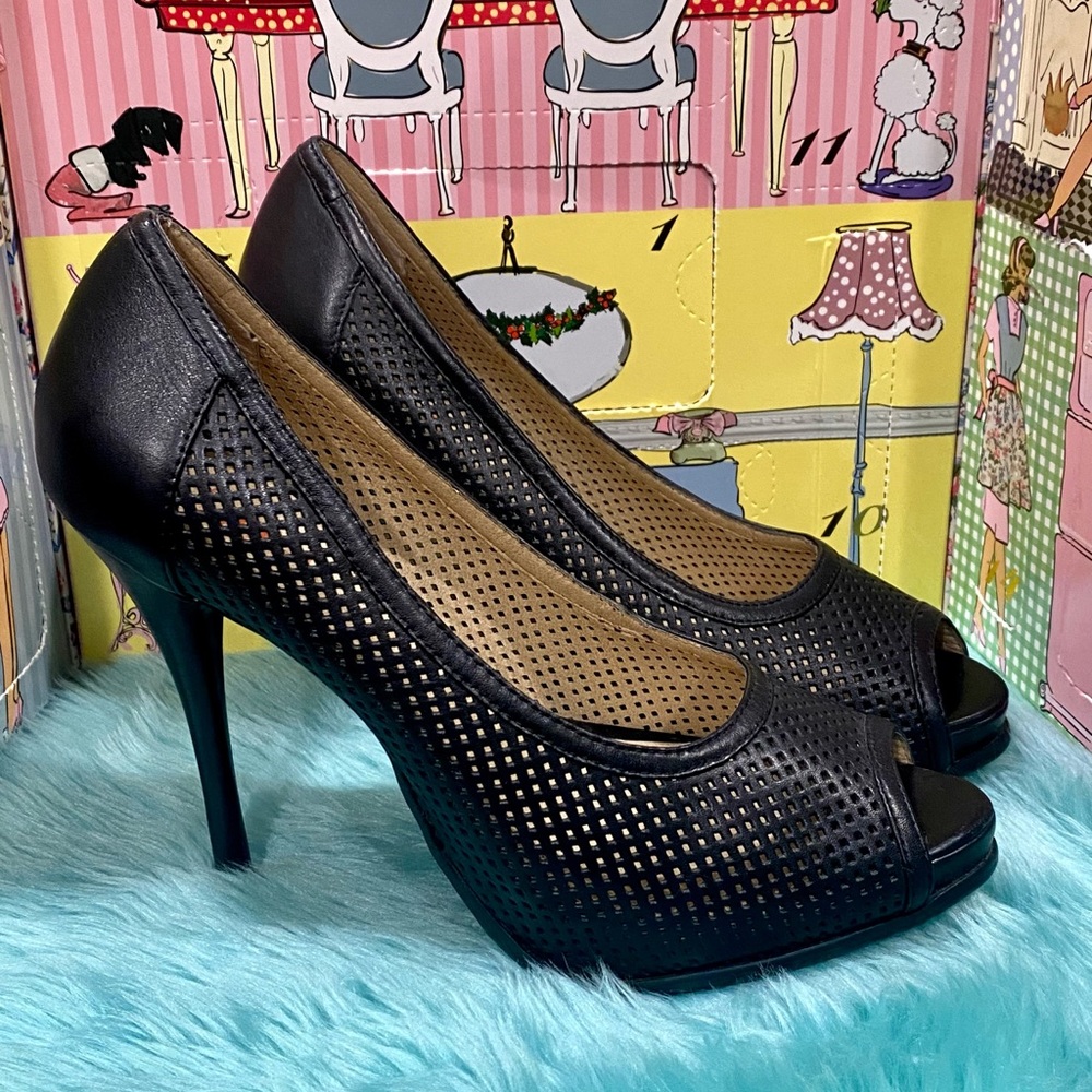 Sexy black pumps